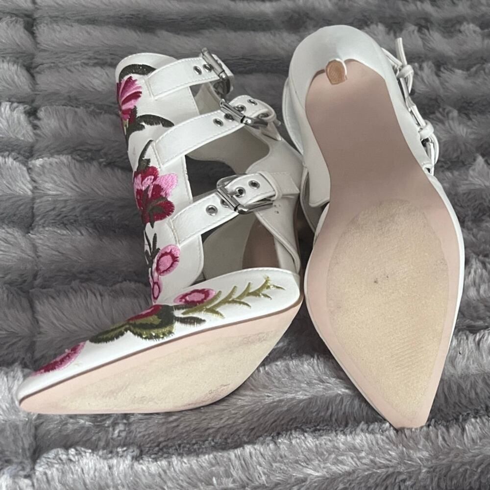 Shoedazzle White Multicolored Floral Embroidered Liza Booties Size 5.5 - Picture 11 of 11
